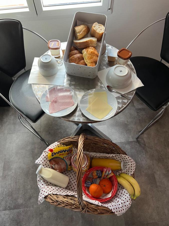 Bed and Breakfast Aux Charmes 1 à Isques Extérieur photo